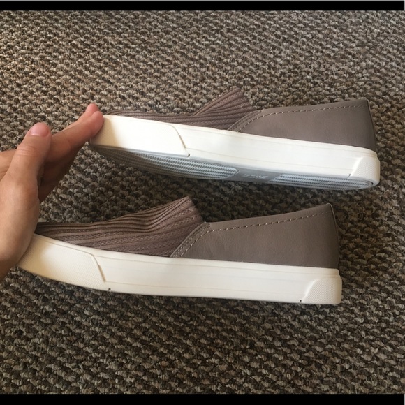 Naturalizer Brogan Slip on Sneaker - Picture 3 of 6